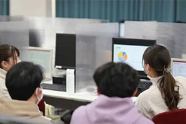 最新の教育事業に応じた授業科目を開設