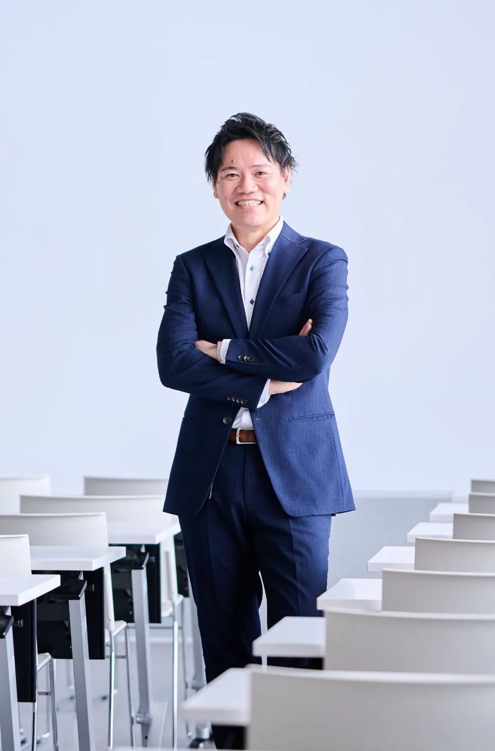 国際社会学部長 教授 村山賢哉