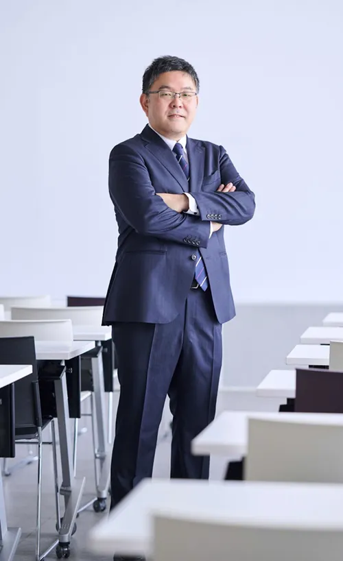 国際社会学部長 教授 西舘崇